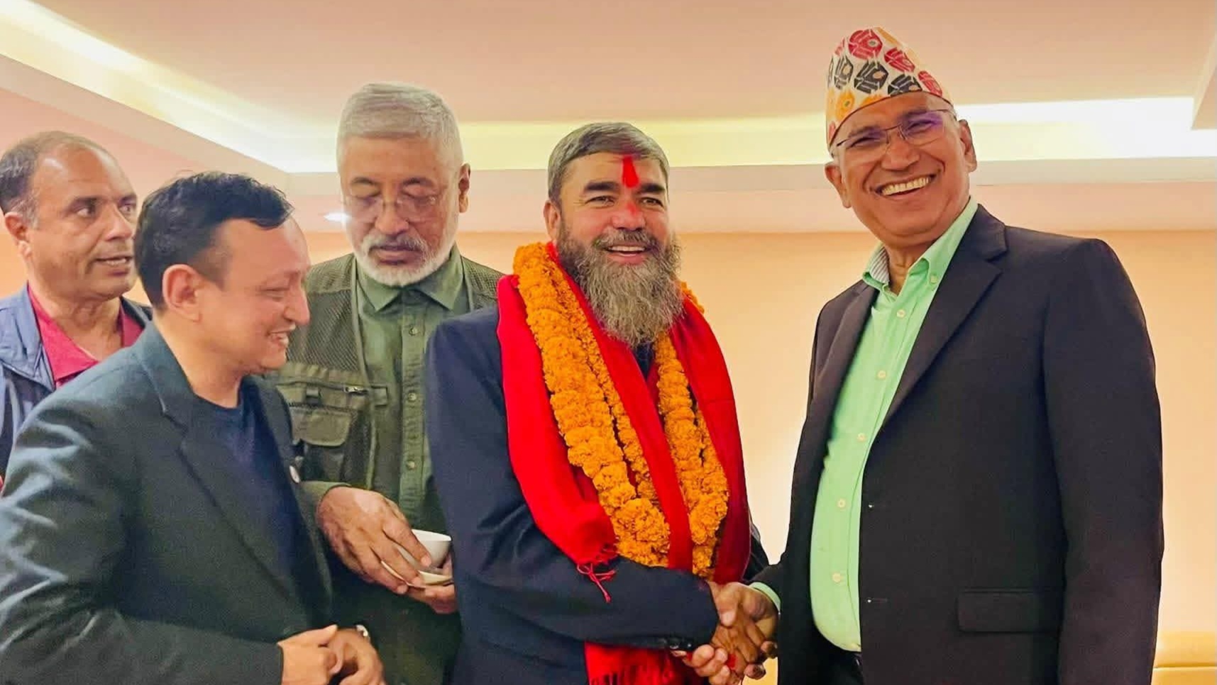 पूर्व सांसद पहाडी एमालेमा प्रवेश