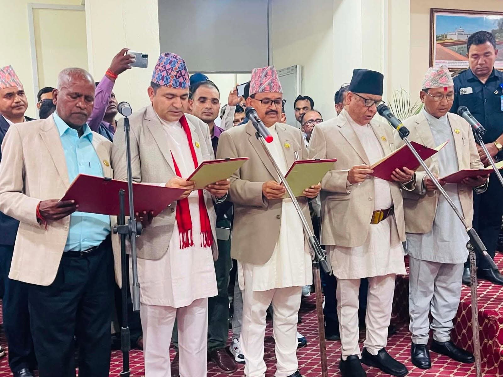 लुम्बिनीका ५ नयाँ मन्त्रीले लिए शपथ