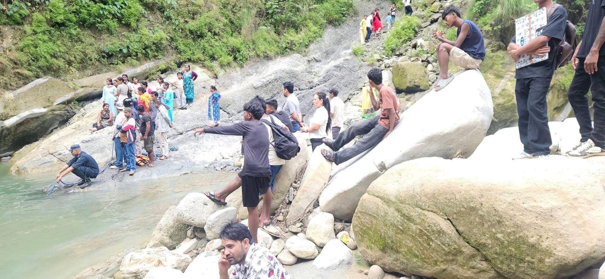 सुरही खोलामा नुहाउने क्रममा डुबेर युवाको मृत्यु